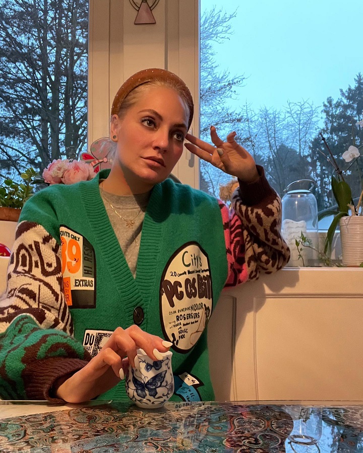 تیپ مهناز افشار با یک بافت هفت رنگ + عکس