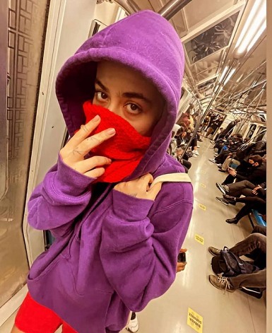 شلوارک کوتاه ریحانه پارسا در متروی ترکیه + عکس