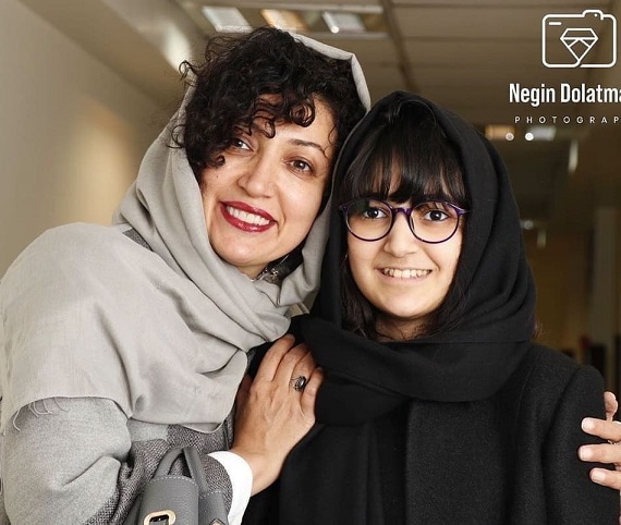 نگار عابدی با موهای فر در کنار دخترش + عکس نگار عابدی با موهای فر در کنار دخترش + عکس