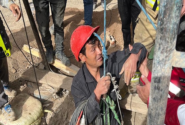 حبش شدن کارگر در چاه ۳۰ متری کارگر در چاه