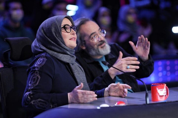 احسان علیخانی در برنامه عصر جدید افتضاح به بار آورد! احسان علیخانی در برنامه عصر جدید افتضاح به بار آورد!