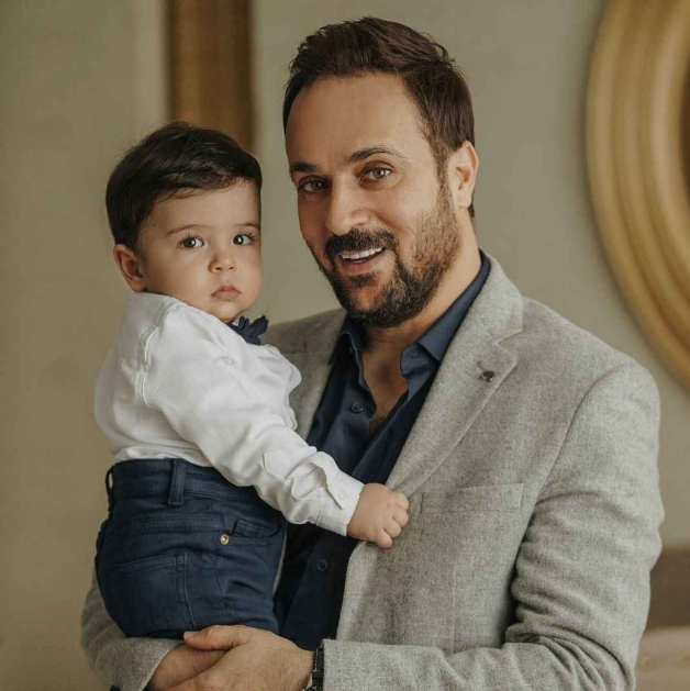 ابراز علاق احمد مهرانفر به پسر کوچکش + عکس ابراز علاق احمد مهرانفر به پسر کوچکش + عکس