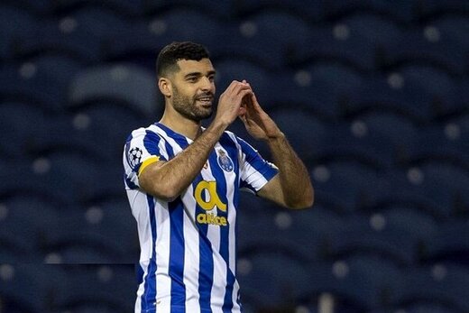 حرکت جنجالی مهدی طارمی وسط بازی و اعتراض هواداران!/عکس حرکت جنجالی مهدی طارمی وسط بازی و اعتراض هواداران!/عکس