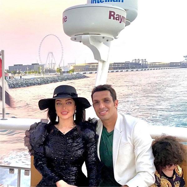 عکسهای کنار ساحلی همسر سپهر حیدری جنجالی شد!/ عکس