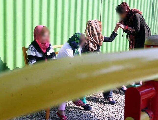 زنان بیبضاعت دارای اعتیاد زنان بیبضاعت دارای اعتیاد