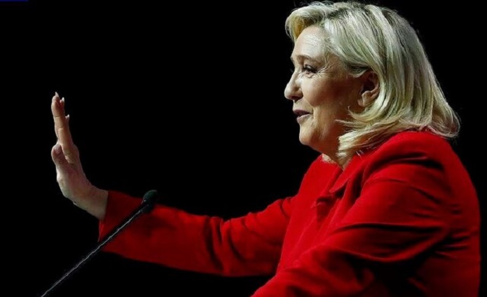 عقبنشینی مارین لوپن از قانون منع حجاب مارین لوپن