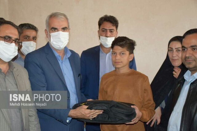 دلجویی وزیر آموزش و پرورش از دانشآموز کتک خورده آستارایی + عکس دلجویی وزیر آموزش و پرورش از دانشآموز کتک خورده آستارایی + عکس