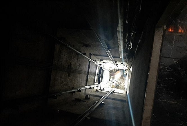 سقوط مرگبار و وحشتناک داخل چاهک آسانسور سقوط داخل آسانسور