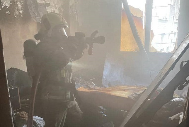 نجات مادر و دو دختر از حریق وحشتناک آتش سوزی