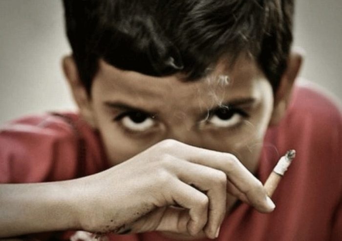 سن اعتیاد در ایران به ۱۰ سالگی رسید