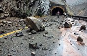 حادثه هولناک در آزادراه شمال/ کوه روی خودروها ریخت