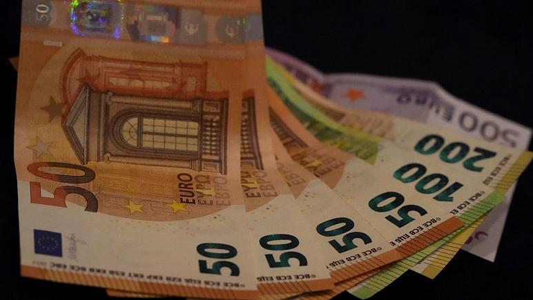 ۱۵۰ هزار یورو در کابینت دست دوم بود ۱۵۰ هزار یورو گم شده در آلمان