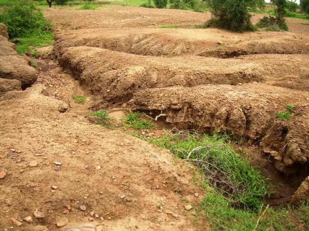 آبخیزداری و تاثیر آن بر حفظ آب و خاک آبخیزداری و تاثیر آن بر حفظ آب و خاک