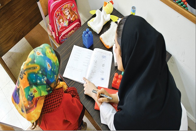 پای تخته سیاه، با کودکانکار پای تخته سیاه، با کودکانکار