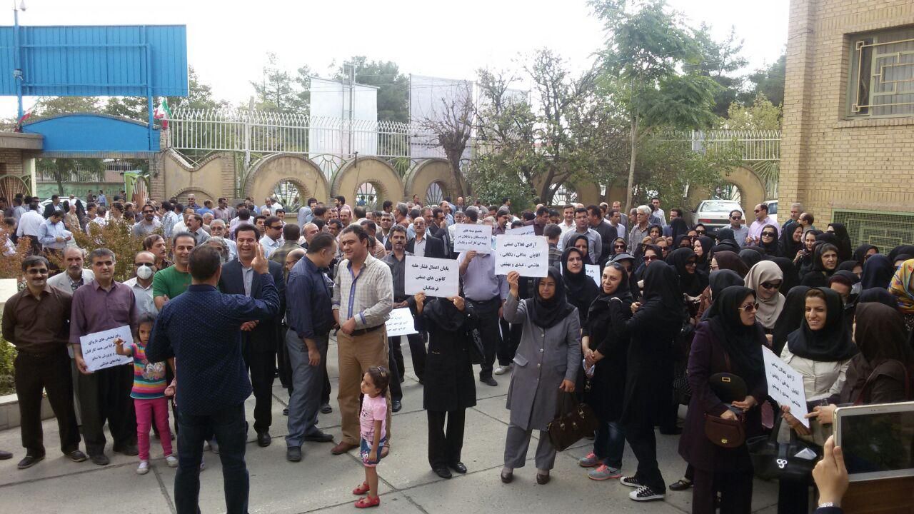 روزنامه دولت به تشکلهای صنفی معلمان حمله کرد روزنامه دولت به تشکلهای صنفی معلمان حمله کرد