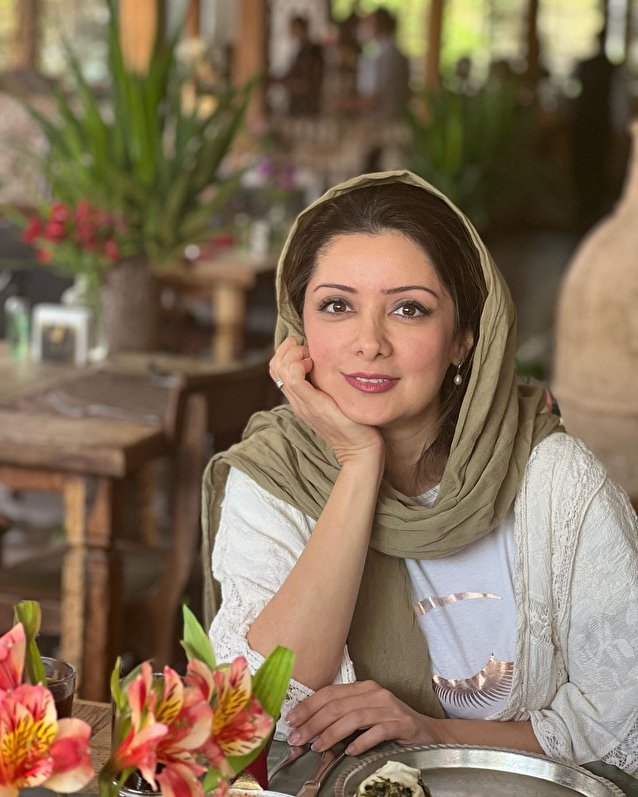 بازیگر مشهور که کشف حجاب کرده بود به ایران بازگشت/ تصاویر