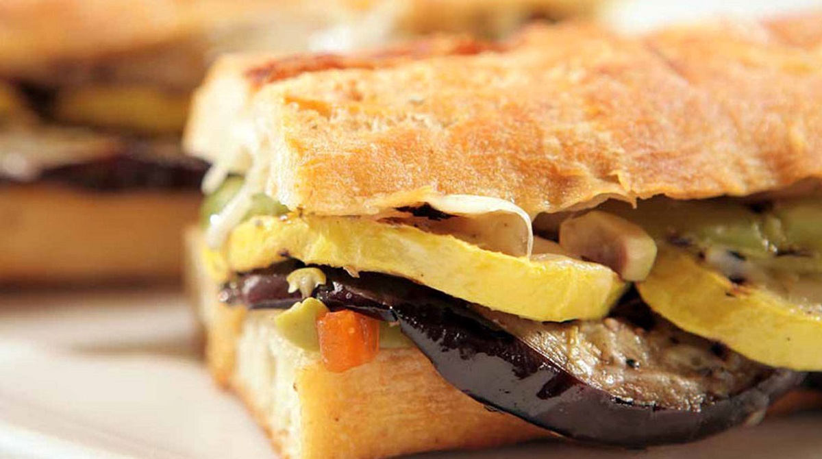 اغذیه فروشیها نصفِ ساندویچ میفروشند! اغذیه فروشیها نصفِ ساندویچ میفروشند!