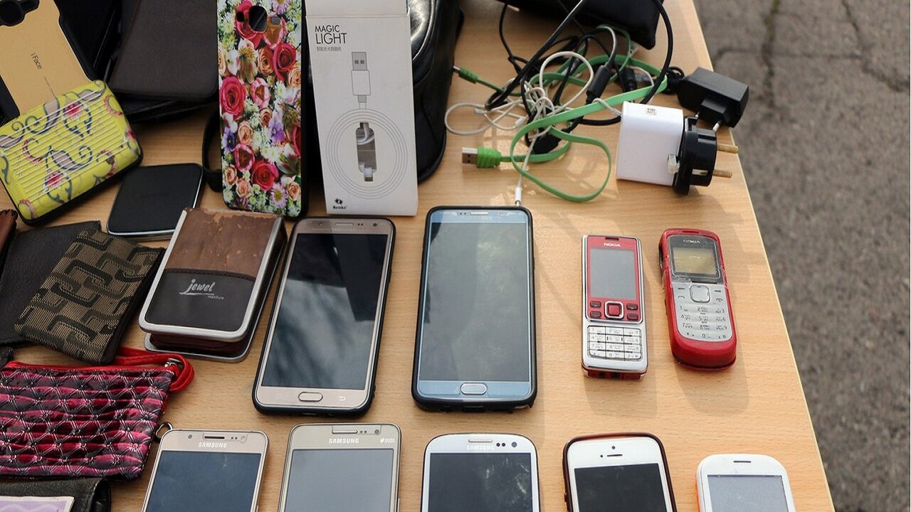 شاه دزد موبایل تهرانیها دستگیر شد/ اعتراف به ۳۰۰ موبایل قاپی دزد موبایل