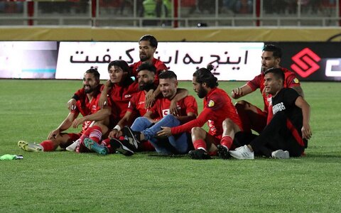 بازیکنان تراکتور با این حرکات ورزشگاه را به آشوب کشیدند!/ تصاویر