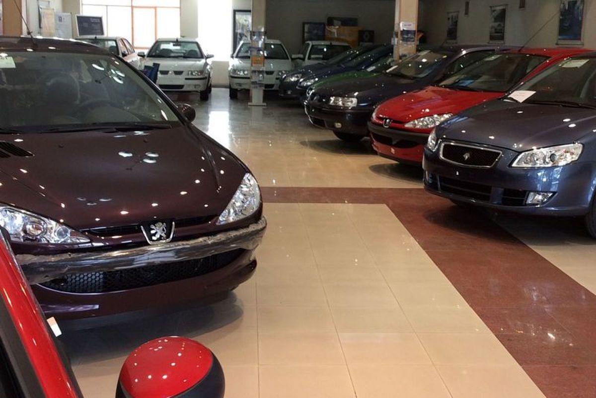 پیشبینی نایب رئیس اتحادیه نمایشگاهداران از ریزش قیمت خودرو پیشبینی نایب رئیس اتحادیه نمایشگاهداران از ریزش قیمت خودرو