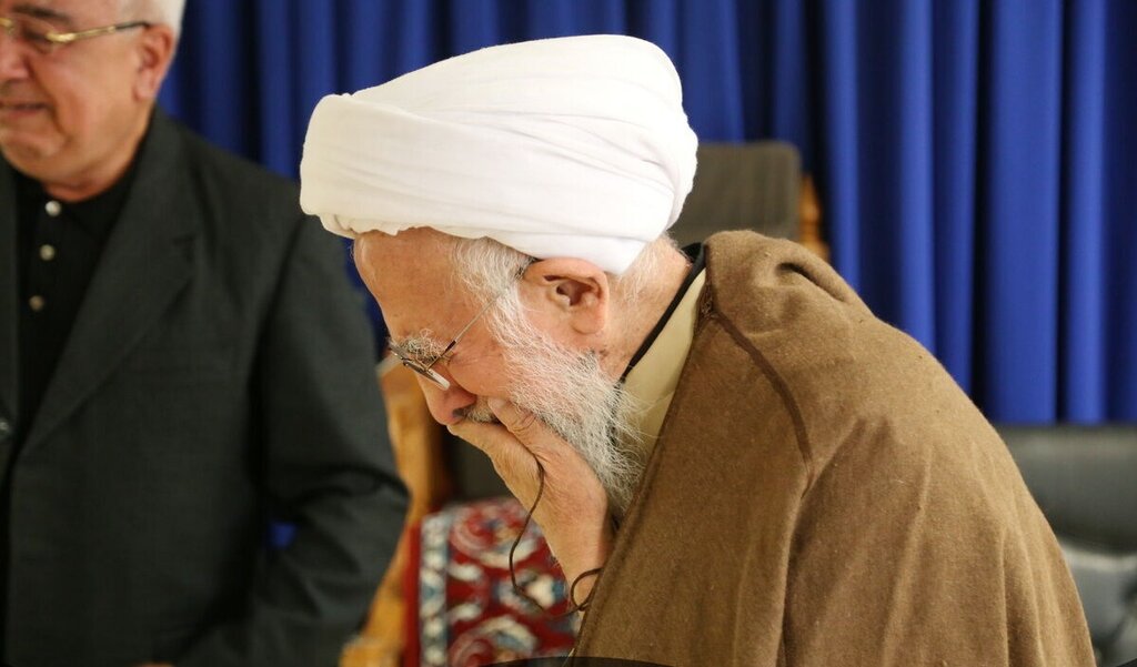 وداع عاشقانه آیت الله جوادی آملی با همسرش همه را متاثر کرد/ تصاویر وداع عاشقانه آیت الله جوادی آملی با همسرش همه را متاثر کرد/ تصاویر