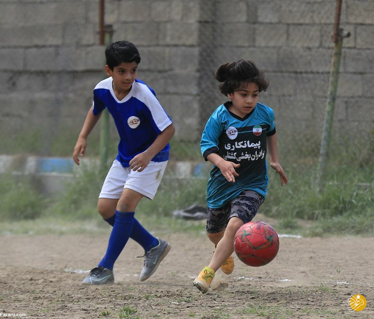 بازگشت پر حرف و حدیث آرات حسینی به ایران! بازگشت پر حرف و حدیث آرات حسینی به ایران!