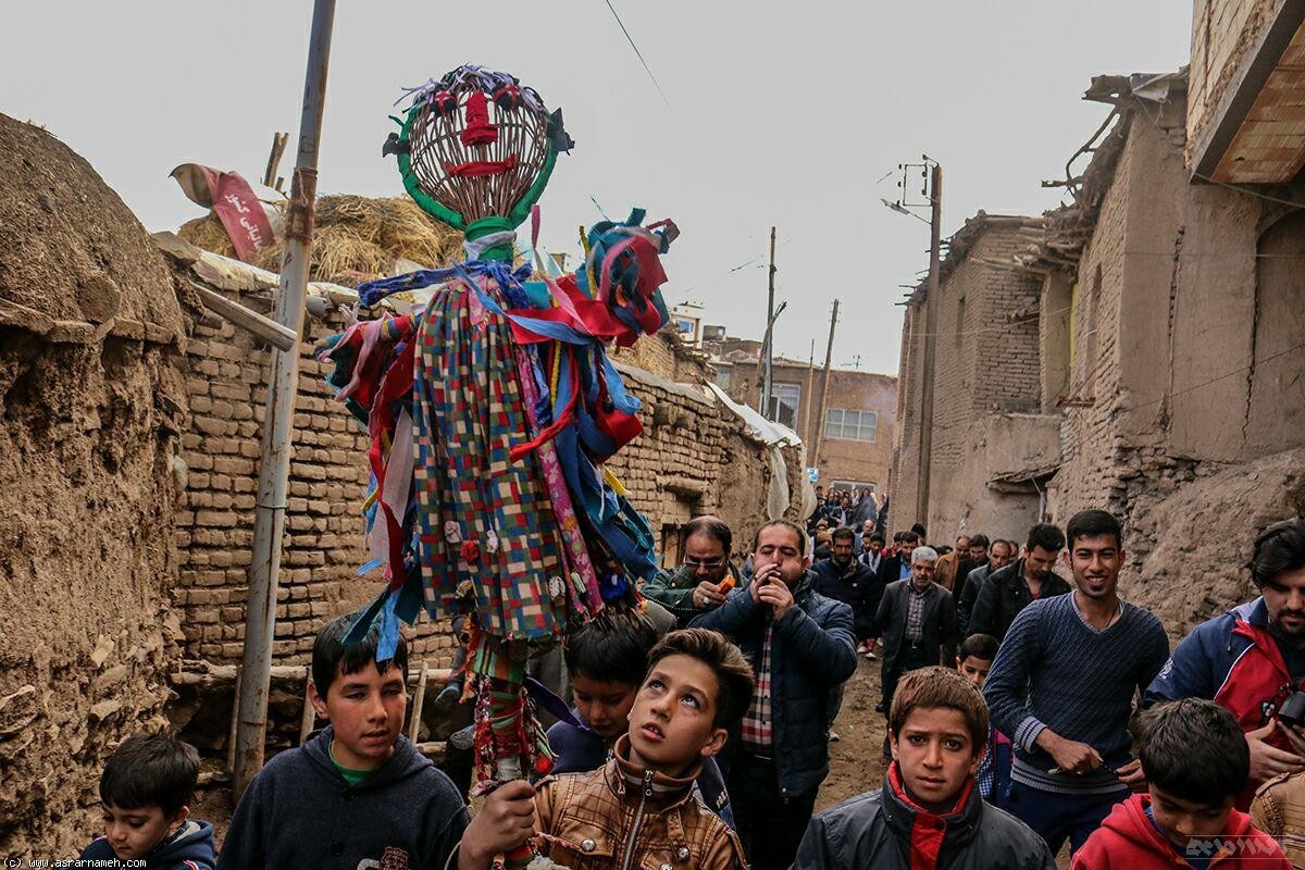 یینها و نغمههای آب در ایران / بارانخواهی با پا درمیانی عروسها یینها و نغمههای آب در ایران / بارانخواهی با پا درمیانی عروسها
