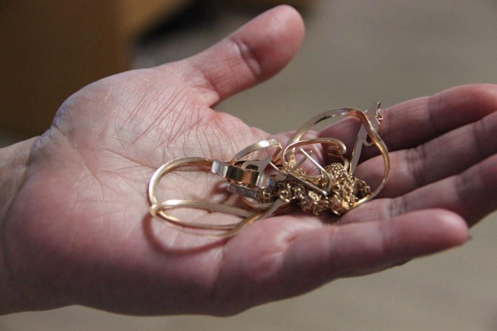 دزدان طلای مادر بزرگ دستگیر شدند دزدان طلای مادر بزرگ