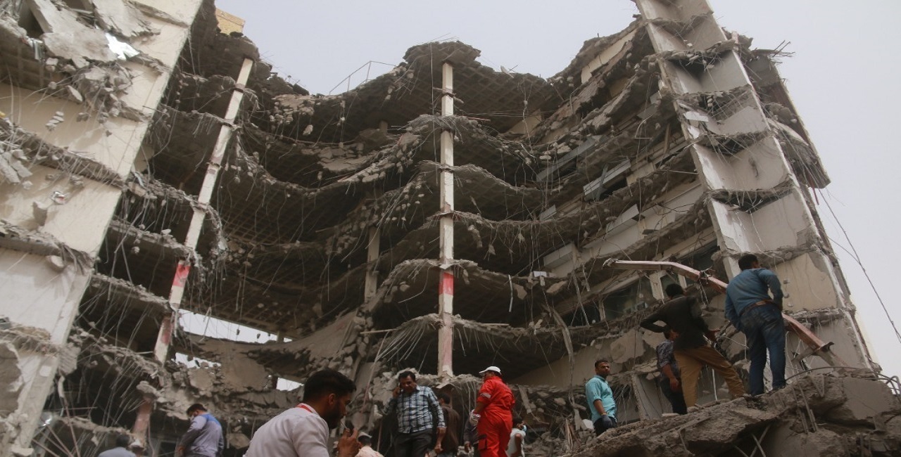 چهارمین روز آوار برداری مترو پل آبادان/فریاد ریزش آوار چندین امدادگر را مجروح کرد/ بوی اجساد بلند شده است آوار برداری