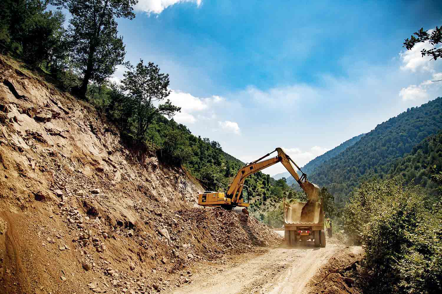 بتنریزی در جنگلهای هیرکانی بتنریزی در جنگلهای هیرکانی