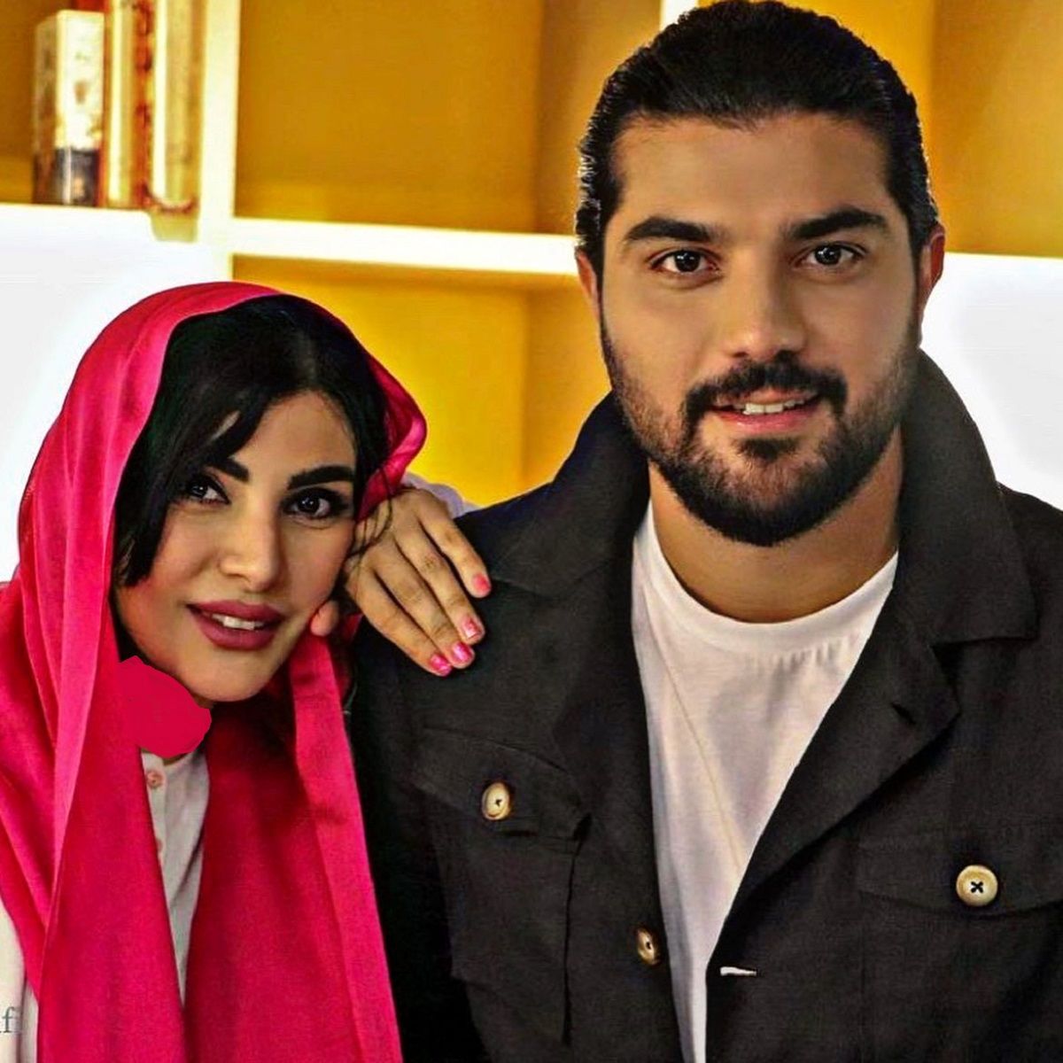 استایل سینما مهراد در کنار خواهر مدلش + عکس