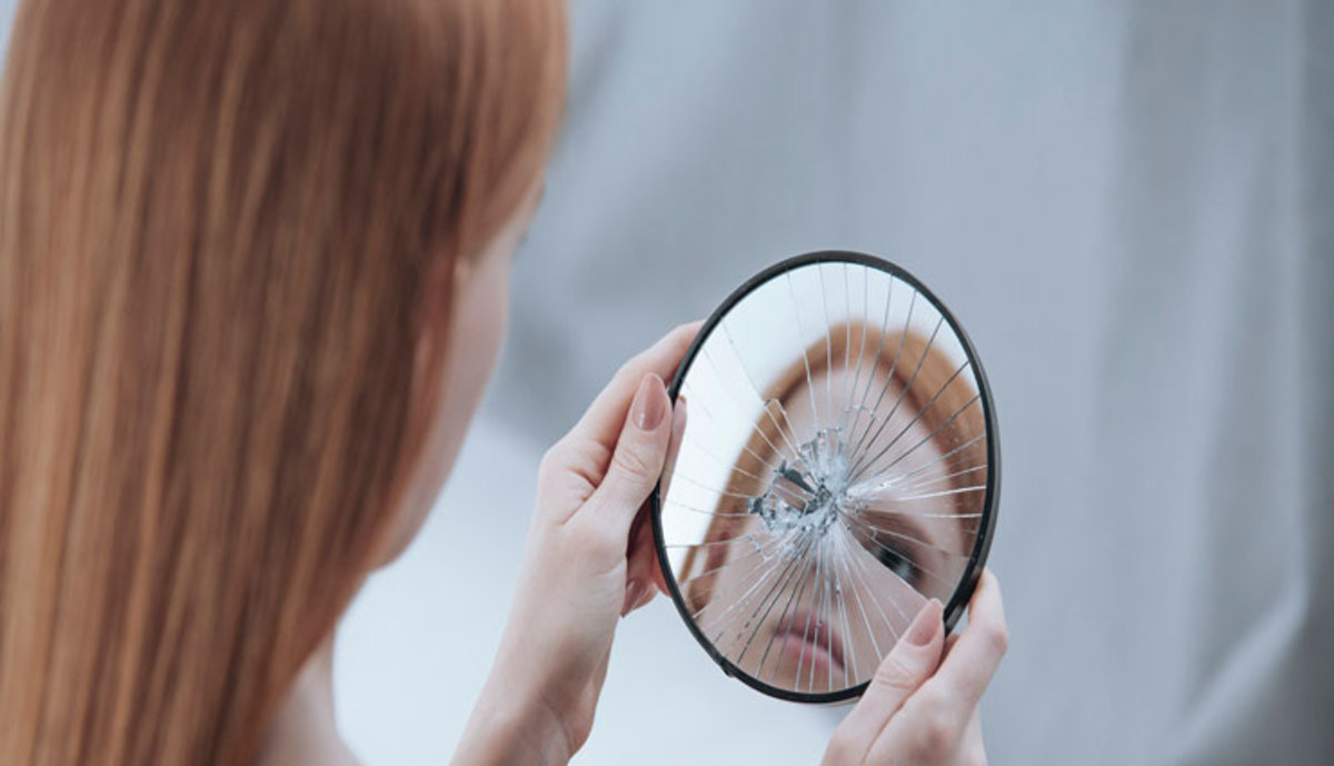 خودزشت پنداری چیست؟ خودزشت پنداری چیست؟