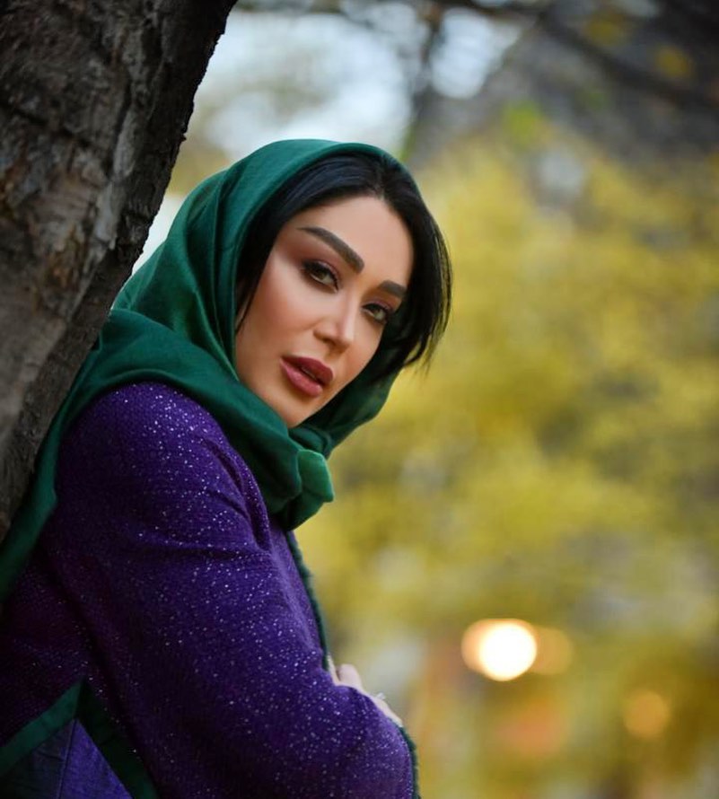 تیپ خاص سارا منجزی پور با طر مانتو گورخری + عکس تیپ خاص سارا منجزی پور با طر مانتو گورخری + عکس