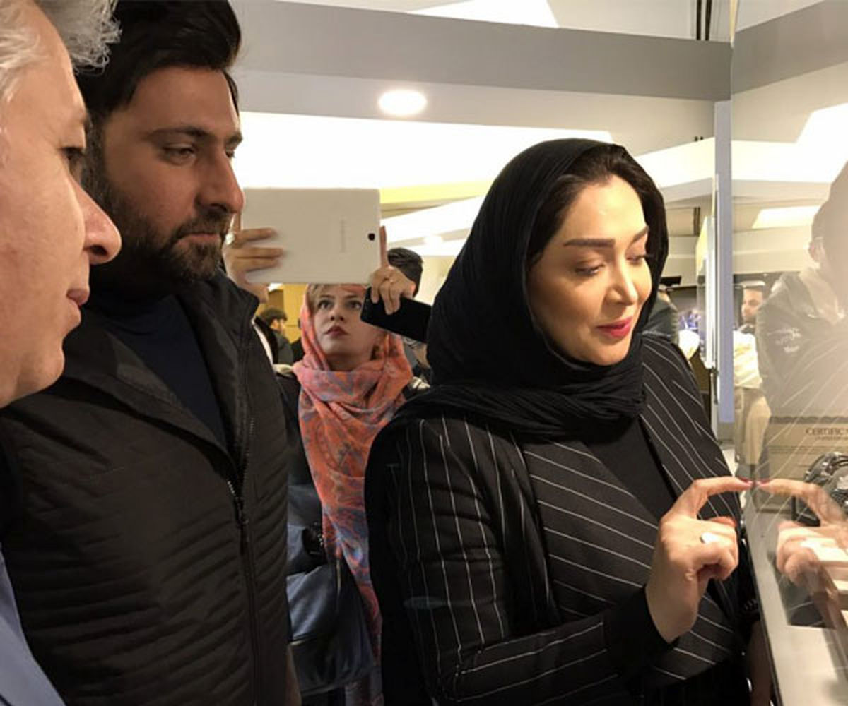 تیپ خاص سارا منجزی پور با طر مانتو گورخری + عکس تیپ خاص سارا منجزی پور با طر مانتو گورخری + عکس