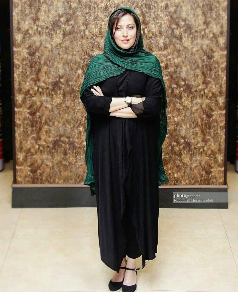 چهره زیبا مهتاب کرامتی با تیپ صورتی + عکس چهره زیبا مهتاب کرامتی با تیپ صورتی + عکس