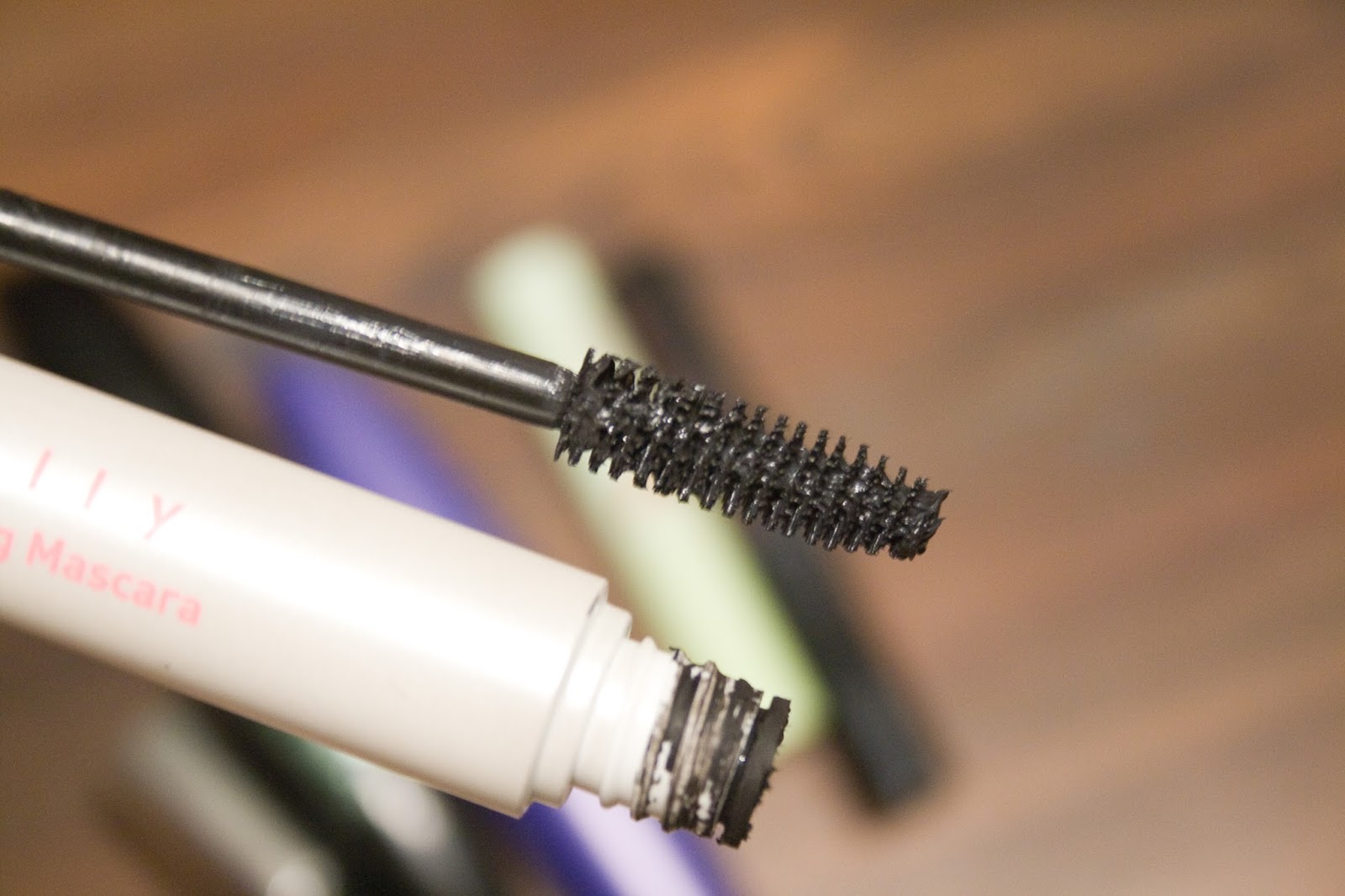 راههایی برای استفاده دوباره از ریمل خشکشده راههایی برای استفاده دوباره از ریمل خشکشده