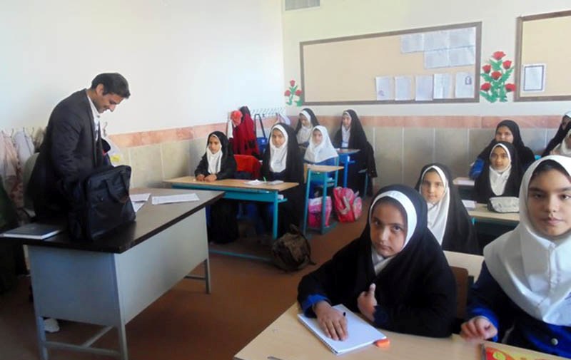 ممنوعیت تدریس معلمان مرد در مدارس دخترانه