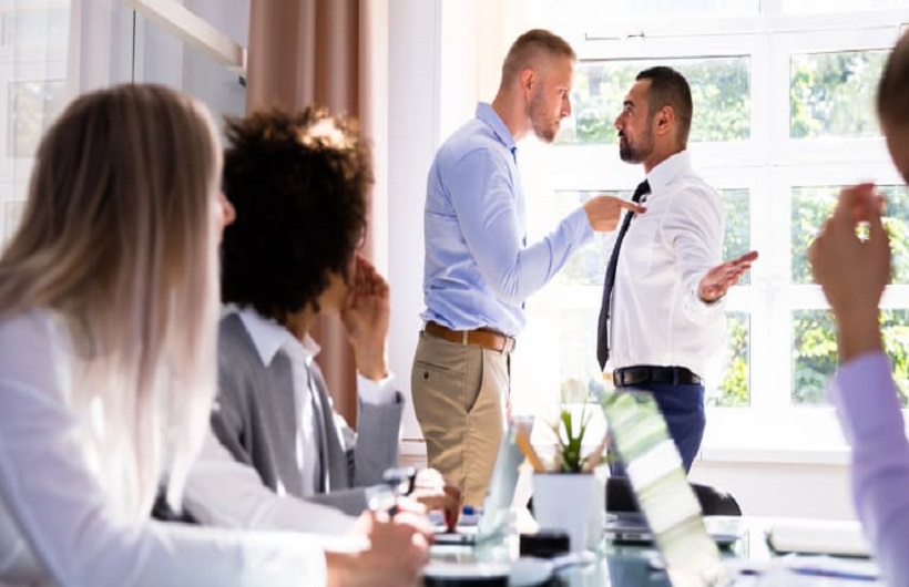 سبک زندگی/// رفتارهای آزاردهنده در محیط کار