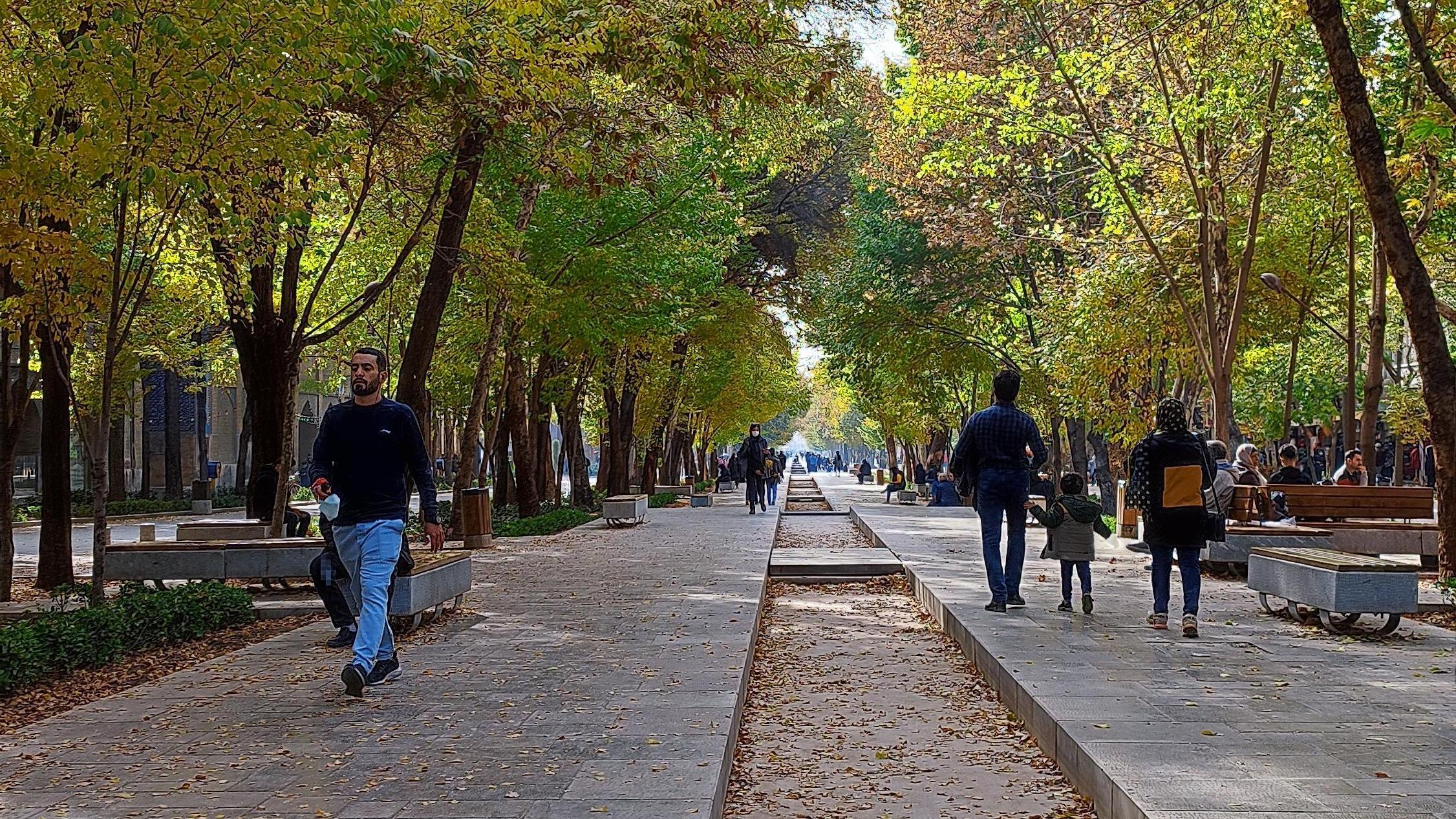 معرفی خیابان تاریخی چهار باغ عباسی