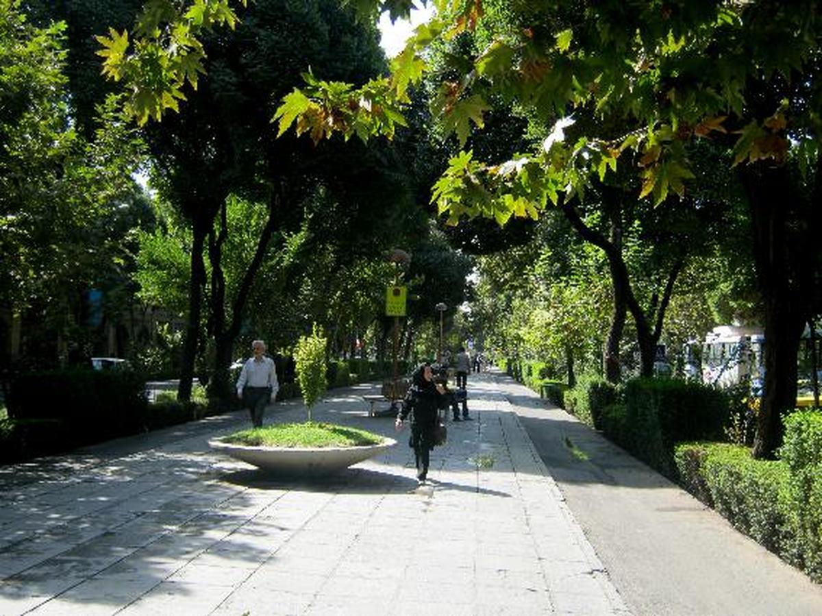 معرفی خیابان تاریخی چهار باغ عباسی