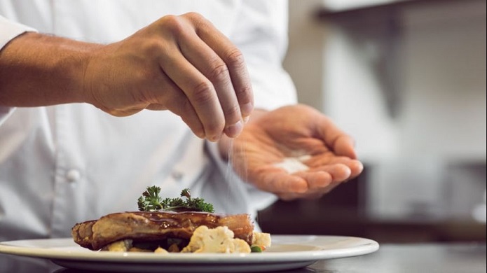 افزایش خطر مرگ با افزودن نمک به غذا