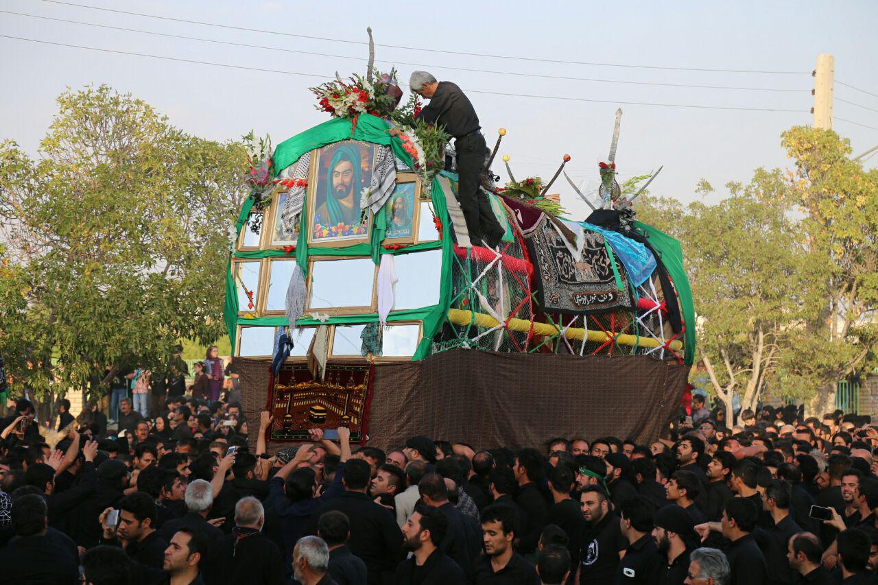 معرفی آیین نخل گردانی، یکی از باشکوهترین سبکهای عزاداری معرفی آیین نخل گردانی، یکی از باشکوهترین سبکهای عزاداری