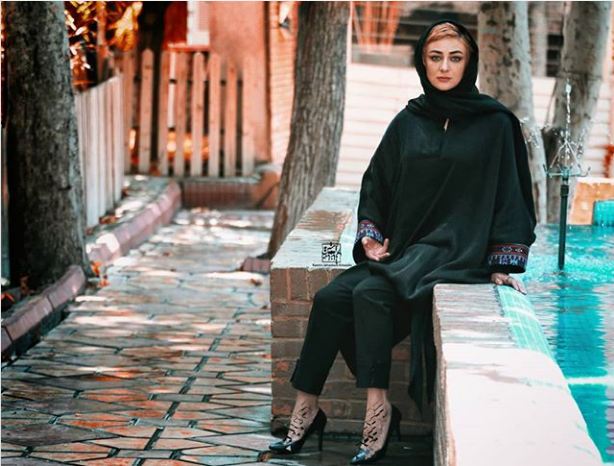 تیپ فیروزهای ویدا جوان در پارک + عکس تیپ فیروزهای ویدا جوان در پارک + عکس