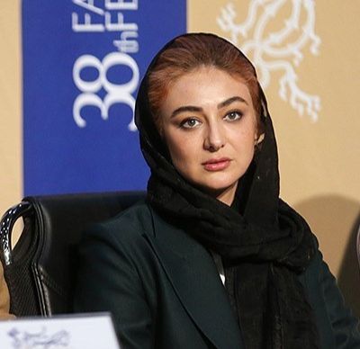تیپ فیروزهای ویدا جوان در پارک + عکس تیپ فیروزهای ویدا جوان در پارک + عکس
