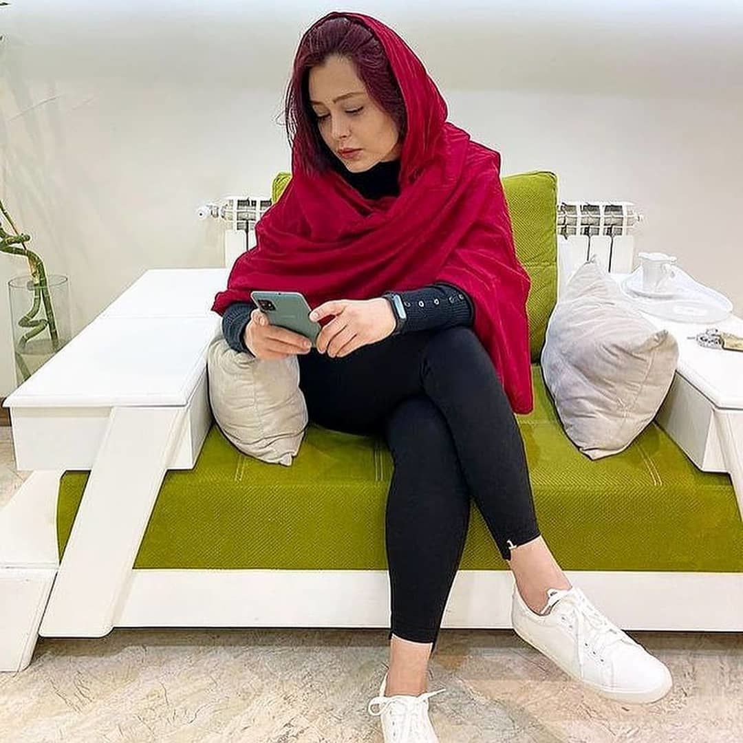 استایل سانیا سالاری با شال قرمز + عکس استایل سانیا سالاری با شال قرمز + عکس