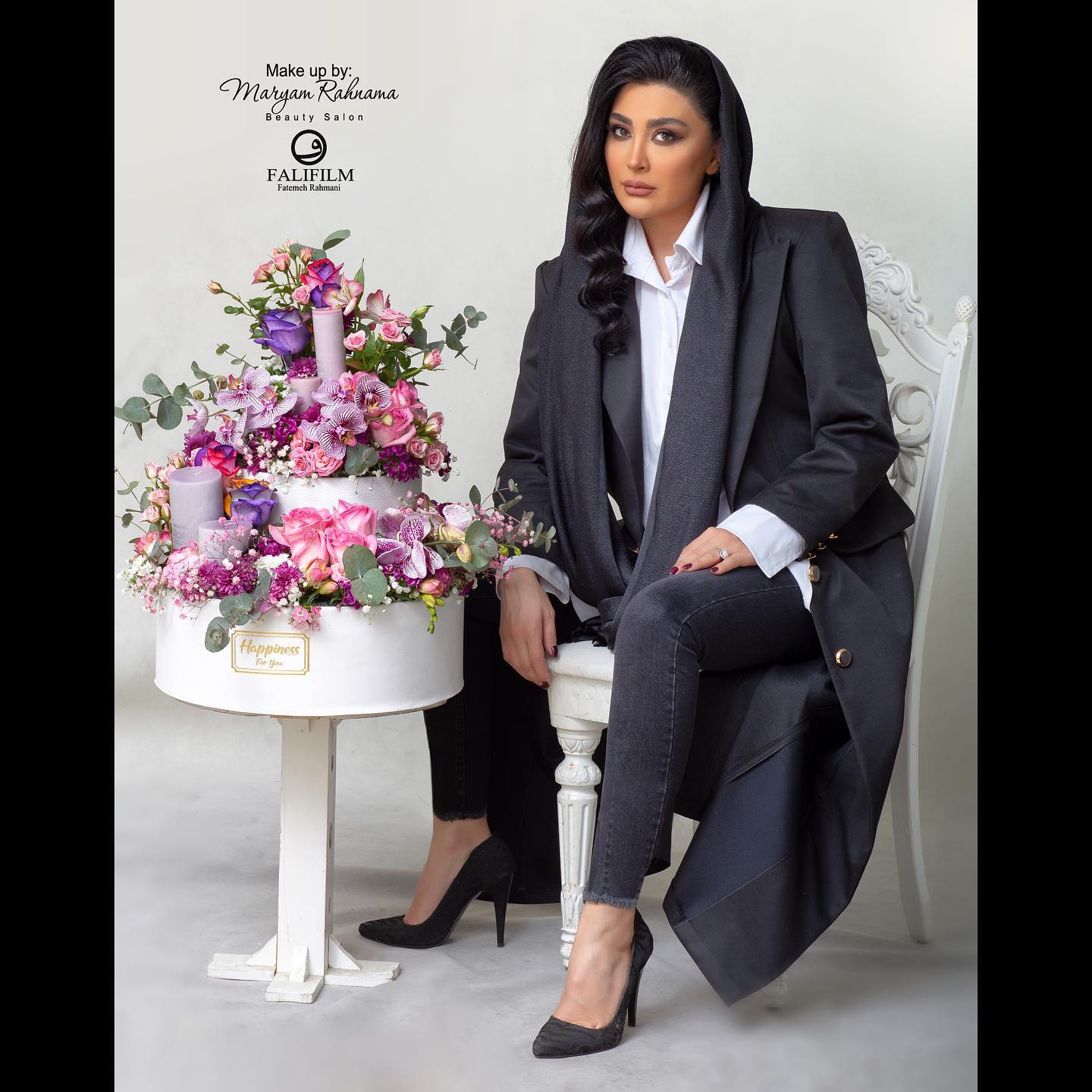 استایل عجیب مریم معصومی در کنار دیوار آبی + عکس