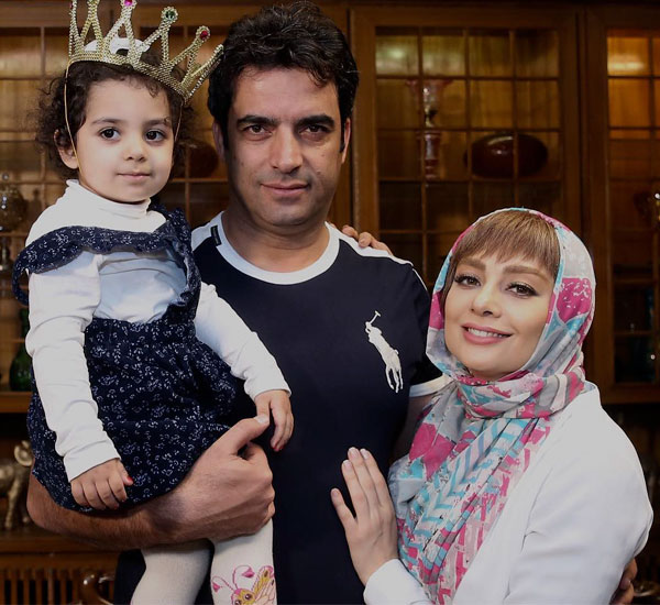 شادی منوچهر هادی کنار خانواده در شب تولدش + فیلم شادی منوچهر هادی کنار خانواده در شب تولدش + فیلم