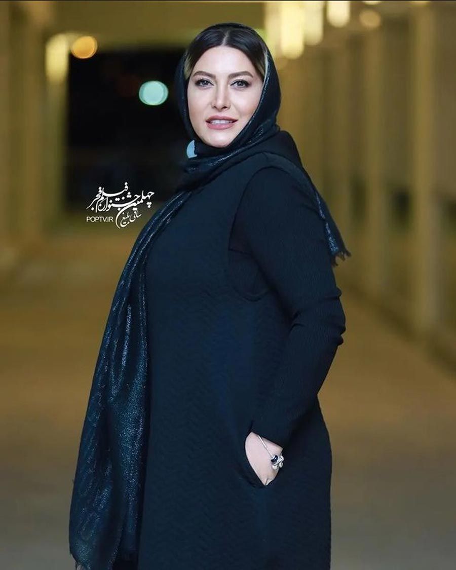 تیپ جالب فریبا نادری با شال گل گلی + عکس تیپ جالب فریبا نادری با شال گل گلی + عکس