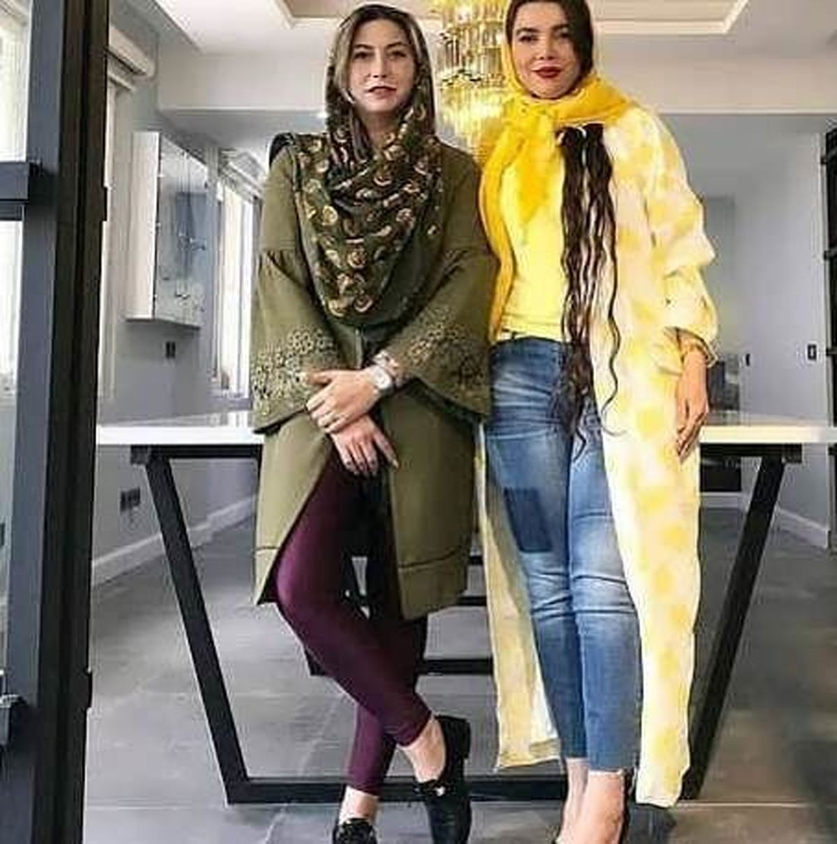 تیپ جالب فریبا نادری با شال گل گلی + عکس تیپ جالب فریبا نادری با شال گل گلی + عکس