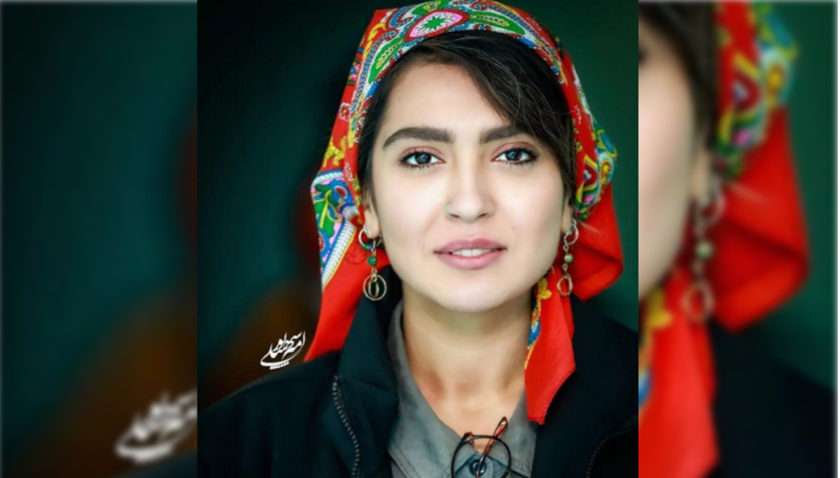 تیپ مونا کرمی در اکران فیلم تارا + عکس تیپ مونا کرمی در اکران فیلم تارا + عکس